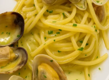 spaghetti con brodo di vongole