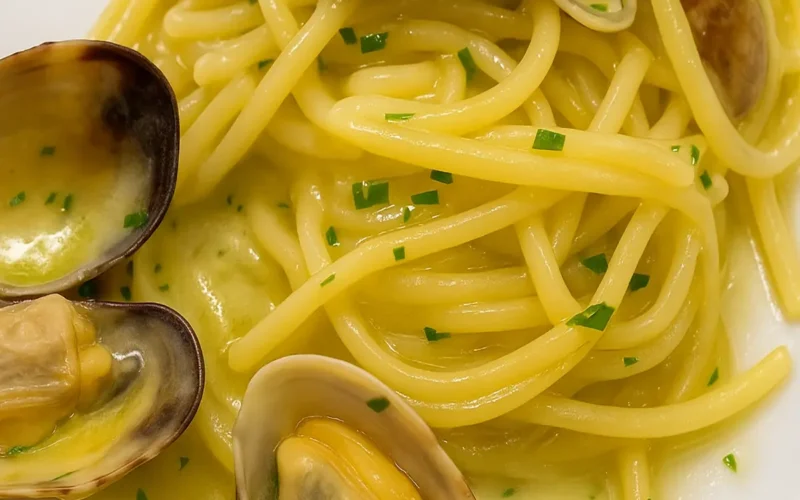 spaghetti con brodo di vongole