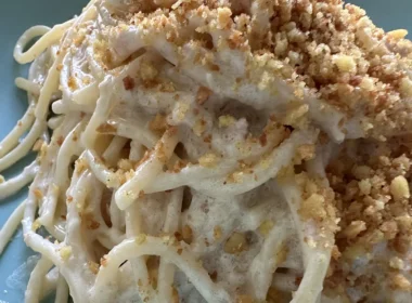 spaghetti tonno e pangrattato croccante