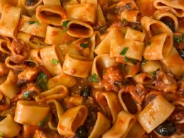 pasta totani olive e capperi alla puttanesca