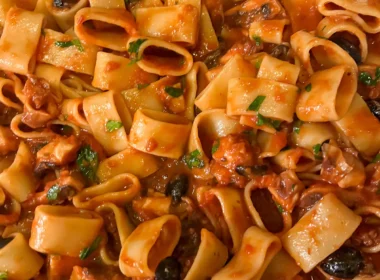 pasta totani olive e capperi alla puttanesca