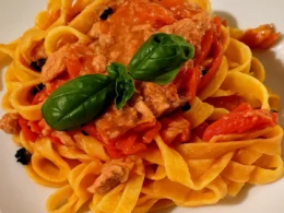 pasta con tonno e pomodori veloce