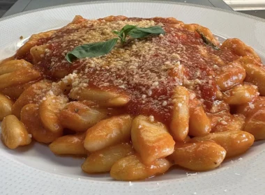 Gnocchi con ragù come lo sai fare tu, cremoso cremoso