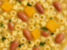 Minestra di zucca e legumi