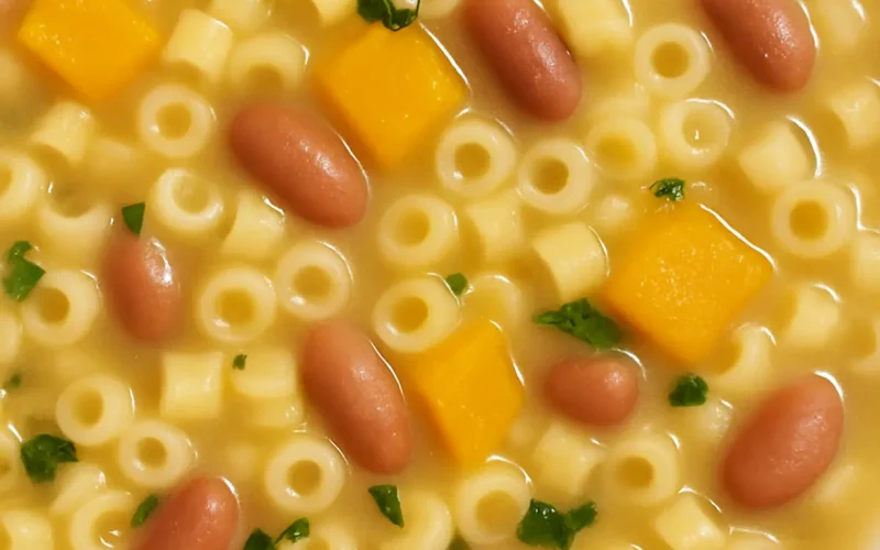Minestra di zucca e legumi