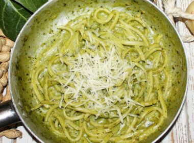 Pasta Fresca Acqua e Farina con Pesto di Bieta, Arachidi, Crema di Canestrato di Moliterno ed infine scagliette di Caciocavallo Podolico Lucano.