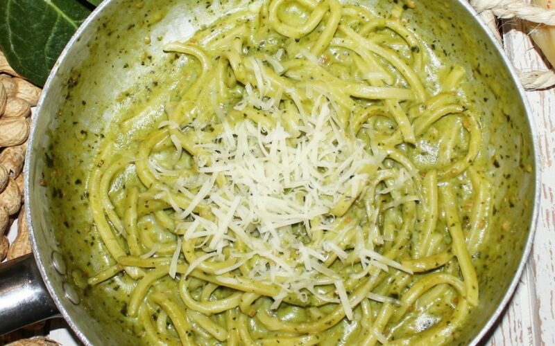 Pasta Fresca Acqua e Farina con Pesto di Bieta, Arachidi, Crema di Canestrato di Moliterno ed infine scagliette di Caciocavallo Podolico Lucano.