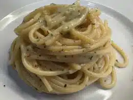 Spaghetti aglio, olio, peperoncino e parmigiano.