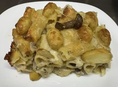 Rigatoni con patanielli, funghi e fior di latte di Agerola