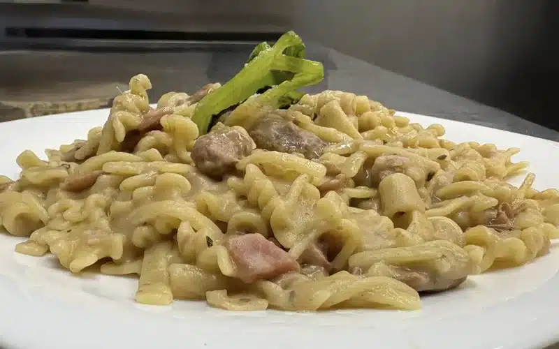 Pasta mista con fagioli borlotti e pata negra iberico.