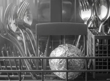 pallina di stagnola in lavastoviglie