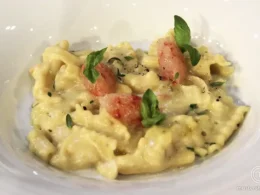 pasta patate provola e tartarre di scampi