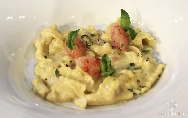 pasta patate provola e tartarre di scampi