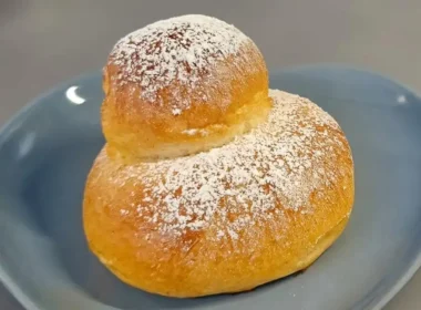 Una brioche con la pallina o tuppo morbida con una nuvola
