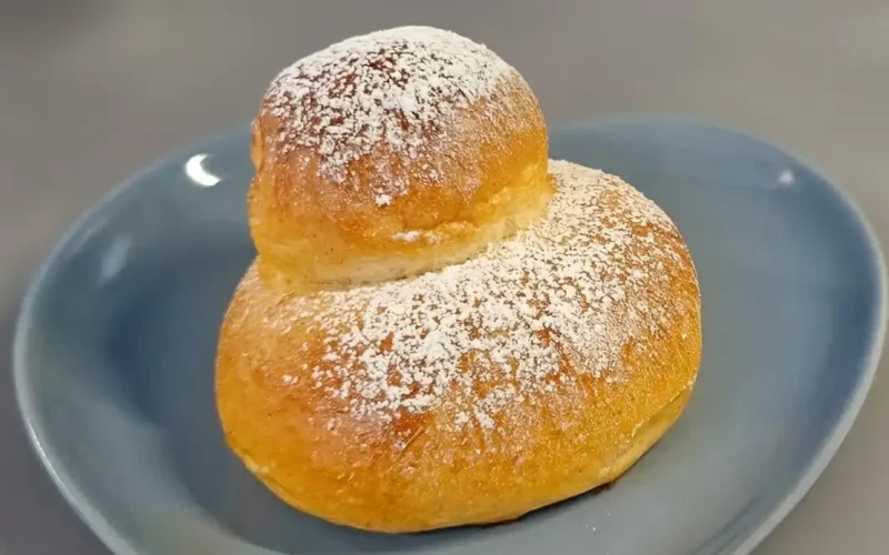 Una brioche con la pallina o tuppo morbida con una nuvola