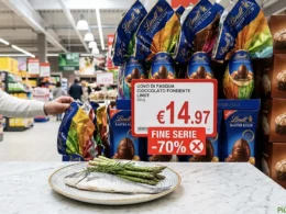 cartello con sconti al supermercato