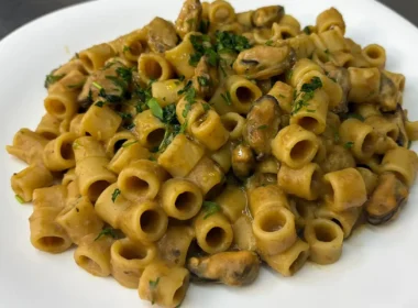Tubettoni con vellutata di lenticchie e cozze
